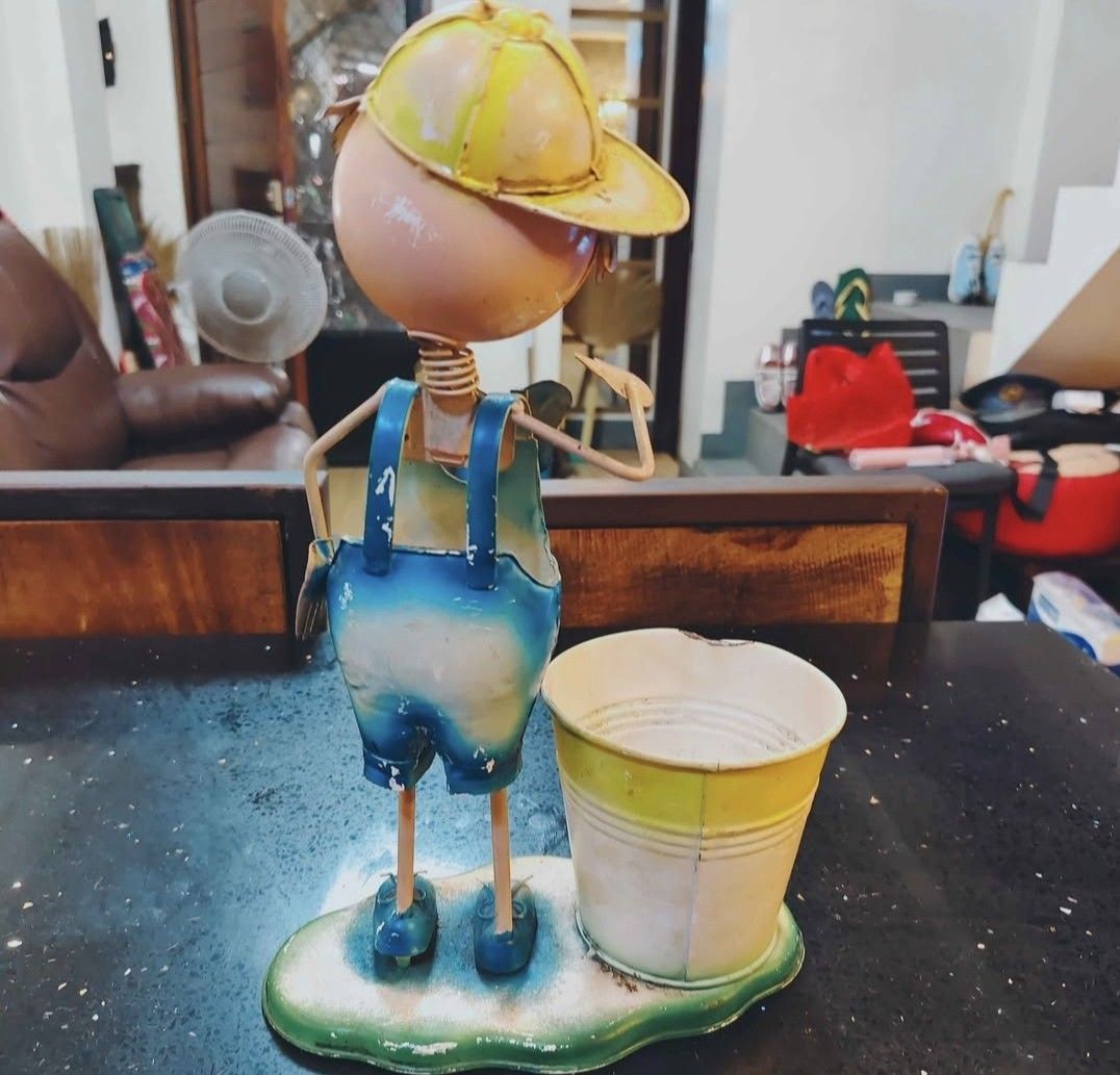 VINTAGE TIN TOY PLANTER (Category: Vintage Collectibles) located in Mandaluyong City. Submitted by LEATHERFACE (Listing ID 1460379536, Image 2). Description: PRICE IS 1500.