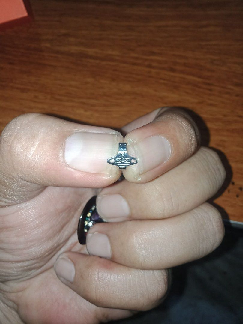 Vivienne Westwood Orb (Category: Luxury Accessories) located in Imus. Submitted by desturoy.6 (Listing ID 1460505134, Image 3). Description: THRIFTED NEGOTIABLE.