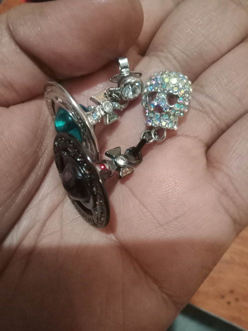 Vivienne Westwood Orb (Category: Luxury Accessories) located in Imus. Submitted by desturoy.6 (Listing ID 1460505134, Image 1). Description: THRIFTED NEGOTIABLE.