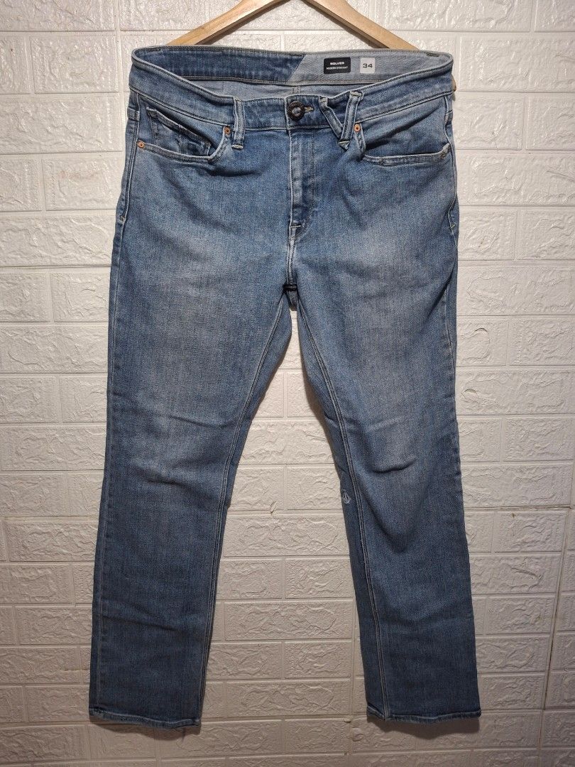 Volcom Solver Modern Straight Jeans Size 34 (Category: Jeans) located in Angeles City. Submitted by livemountain.e2ae07 (Listing ID 1460317326, Image 1). Description: - Volcom Modern Straight Fit Jeans - Classic blue wash - Size: 34 waist - W18 L41 HEM 7.7 - Durable denim construction - Button and zip fly - Standard five-pocket styling - Ideal for everyday wear.