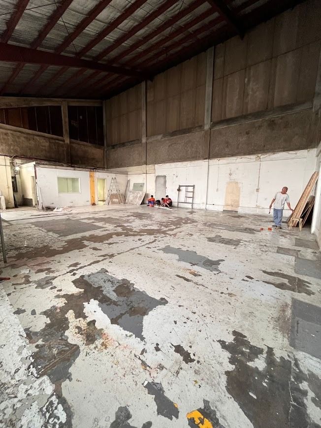 Warehouse in Chino Roces For Lease (Category: Commercial) located in Makati City. Submitted by michaela.remaxcapital (Listing ID 1460369872, Image 1). Description: 📍FOR LEASE: CHINO ROCES EXT. WAREHOUSE 156.93 sqm more or less High ceiling As is where is 1 parking @ 7,000/sqm + vat Photos: https://photos.app.goo.gl/DQ88CsKxEDEow9b27 Asking 700/sqm + VAT + CUSA.