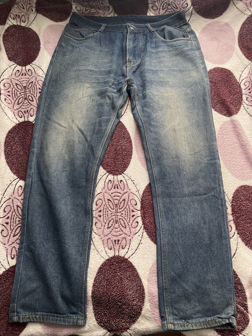 washed denim jeans (Category: Jeans) located in Muntinlupa City. Submitted by purinzcloset (Listing ID 1460417019, Image 1). Description: W: 32 in. L: 29 in..