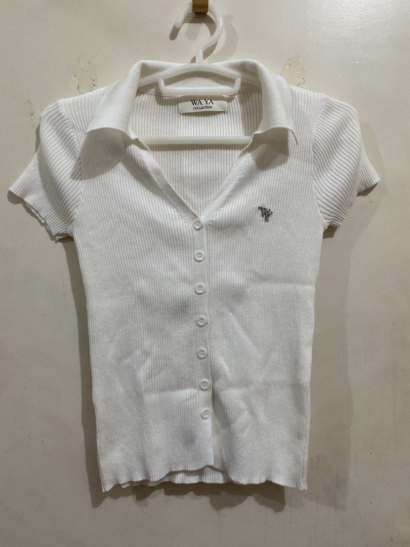 Waya Collection Bangkok White Ribbed Collared Button-Up Top (Category: Blouses) located in Taguig. Submitted by maly01_ (Listing ID 1460404043, Image 1). Description: - pasabuy from Bangkok, Thailand - fits small to medium frames - has small hole due to loose thread on one side (can be fixed ~ see photo) - good as new, used once dm for inquiries :).