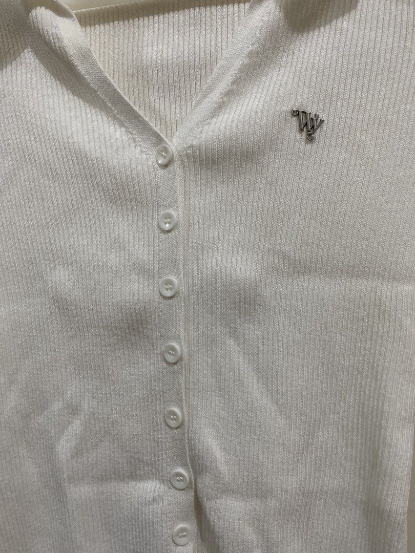 Waya Collection Bangkok White Ribbed Collared Button-Up Top (Category: Blouses) located in Taguig. Submitted by maly01_ (Listing ID 1460404043, Image 2). Description: - pasabuy from Bangkok, Thailand - fits small to medium frames - has small hole due to loose thread on one side (can be fixed ~ see photo) - good as new, used once dm for inquiries :).