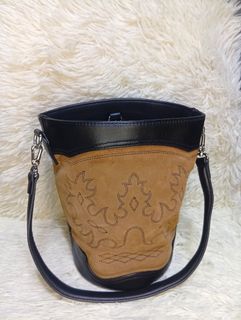 (Category: ) located in . Submitted by Trendy_Sulit_Deals (Listing ID 1460472655, Image 1). Description: .