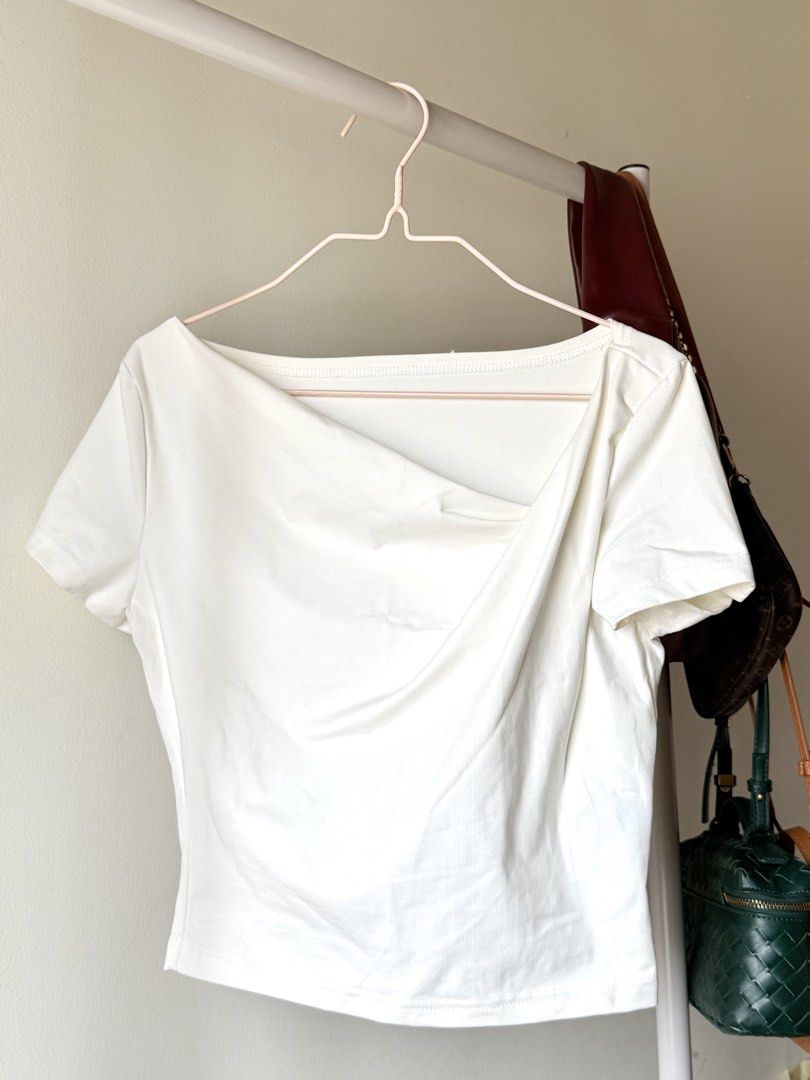 White Asymmetrical Top (Category: Blouses) located in Cebu City. Submitted by mayanng_12 (Listing ID 1460345819, Image 1). Description: Size s-m.