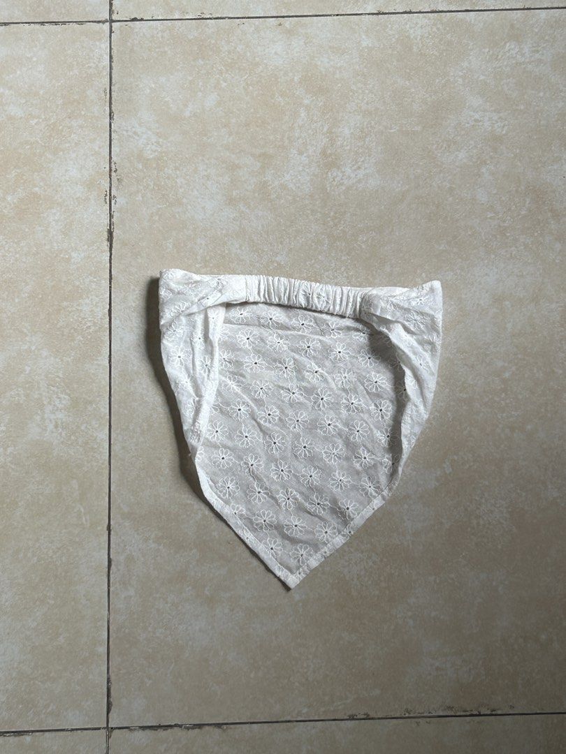 White Bandana Scarf Classic (Category: Hair Accessories) located in Cainta. Submitted by pascheey2018 (Listing ID 1460320682, Image 2). Description: .