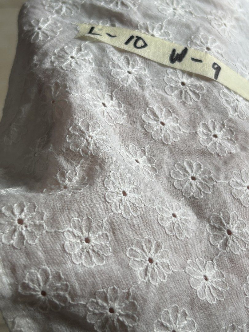 White Bandana Scarf Classic (Category: Hair Accessories) located in Cainta. Submitted by pascheey2018 (Listing ID 1460320682, Image 3). Description: .