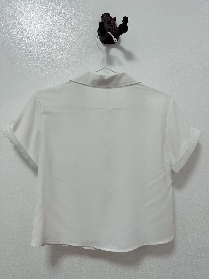 White Button Down Blouse (Category: Blouses) located in Paranaque City. Submitted by kokoclosets (Listing ID 1460495086, Image 2). Description: Used once only!.