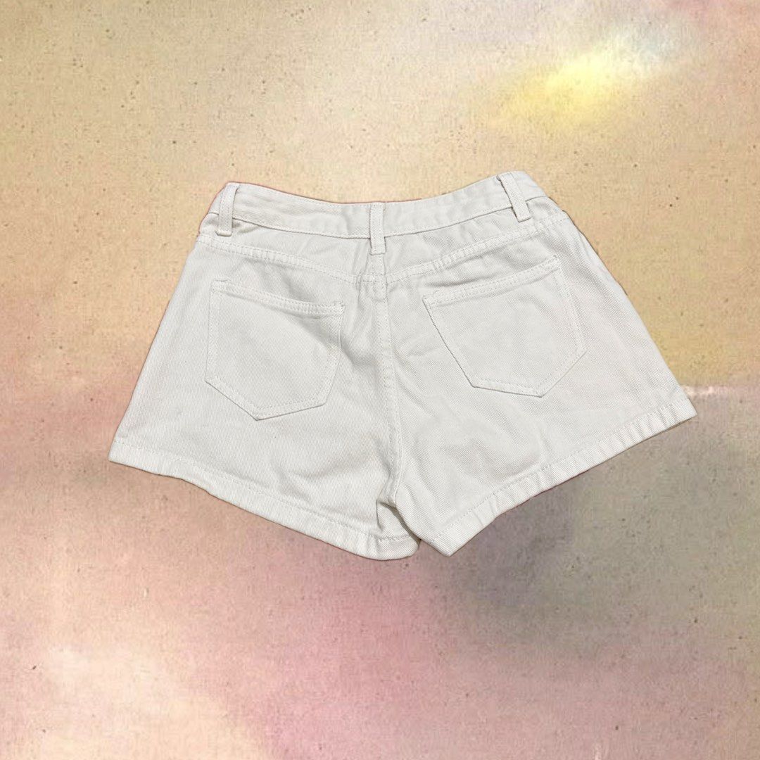 White Denim Shorts (Category: Shorts) located in Pateros City. Submitted by spicyhealy_ (Listing ID 1460386088, Image 2). Description: - Two back pockets - Ideal for casual wear - Versatile for styling with any top - With washable stain - Size 24-25.