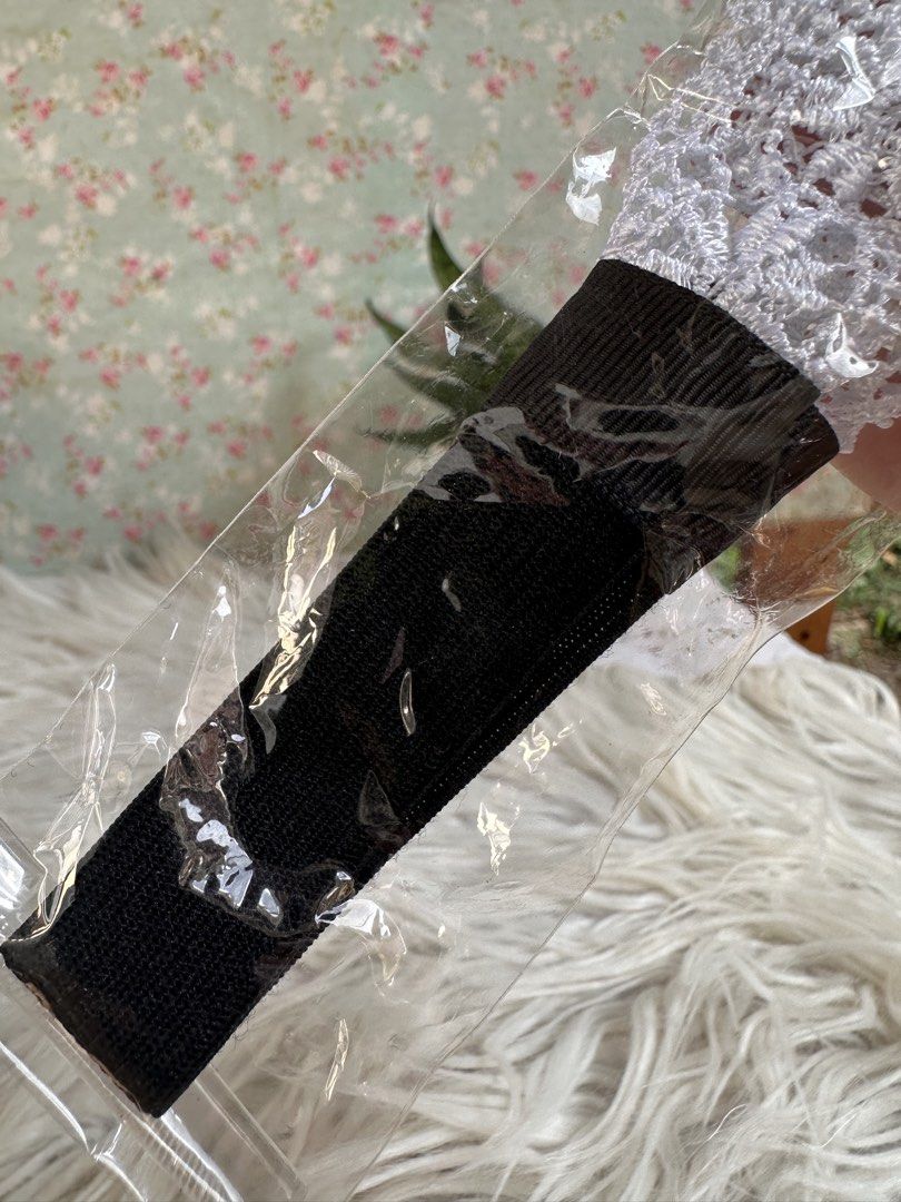 White Knitted Lace Design Headband (Category: Hair Accessories) located in Davao. Submitted by favoritepreloved (Listing ID 1460371631, Image 3). Description: 💜 Fix price.