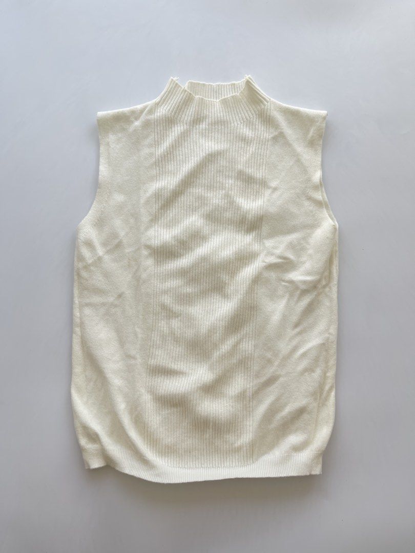 White Knitted Turtleneck Sleeveless (Category: Others Tops) located in Bacolod City. Submitted by euniceclothing_coph (Listing ID 1460456890, Image 1). Description: Brand new S-M Stretchable.