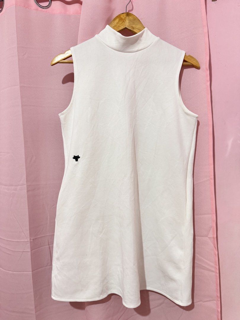 White Mock Neck Sleeveless Top (Category: Sleeveless) located in Valenzuela. Submitted by declutterlangpo (Listing ID 1460495175, Image 1). Description: - White sleeveless top - Mock neck design - Small black logo on left side - Zipper closure at the back - Ideal for layering or wearing alone - Versatile addition to your wardrobe.