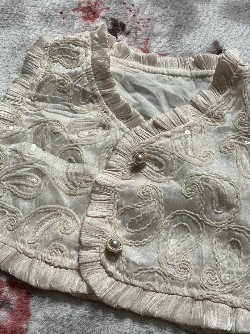 White Sequined Bolero (Category: Others Tops) located in Manila. Submitted by wovely.threads (Listing ID 1460368278, Image 2). Description: size : xxs dm us here on fb if inch @Aquila Clot .