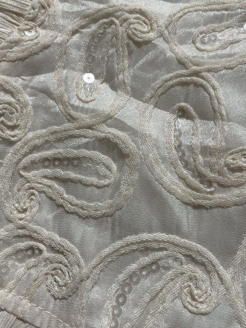 White Sequined Bolero (Category: Others Tops) located in Manila. Submitted by wovely.threads (Listing ID 1460368278, Image 3). Description: size : xxs dm us here on fb if inch @Aquila Clot .