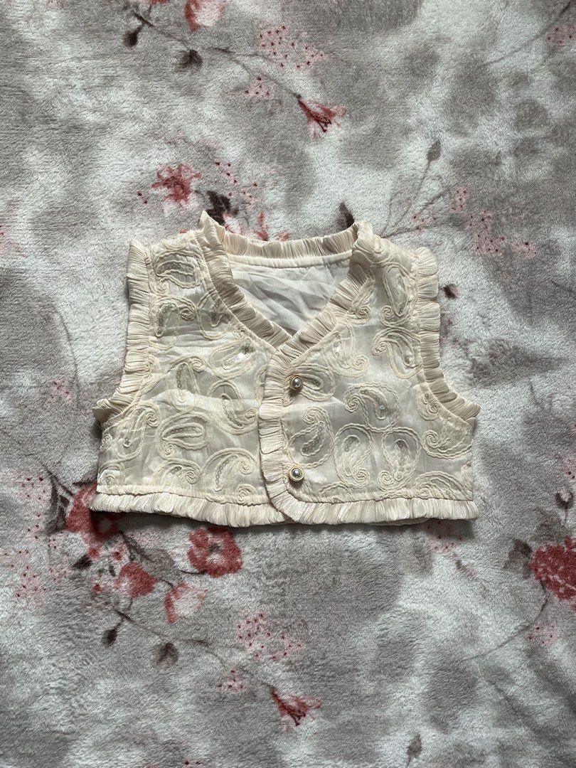 White Sequined Bolero (Category: Others Tops) located in Manila. Submitted by wovely.threads (Listing ID 1460368278, Image 1). Description: size : xxs dm us here on fb if inch @Aquila Clot .