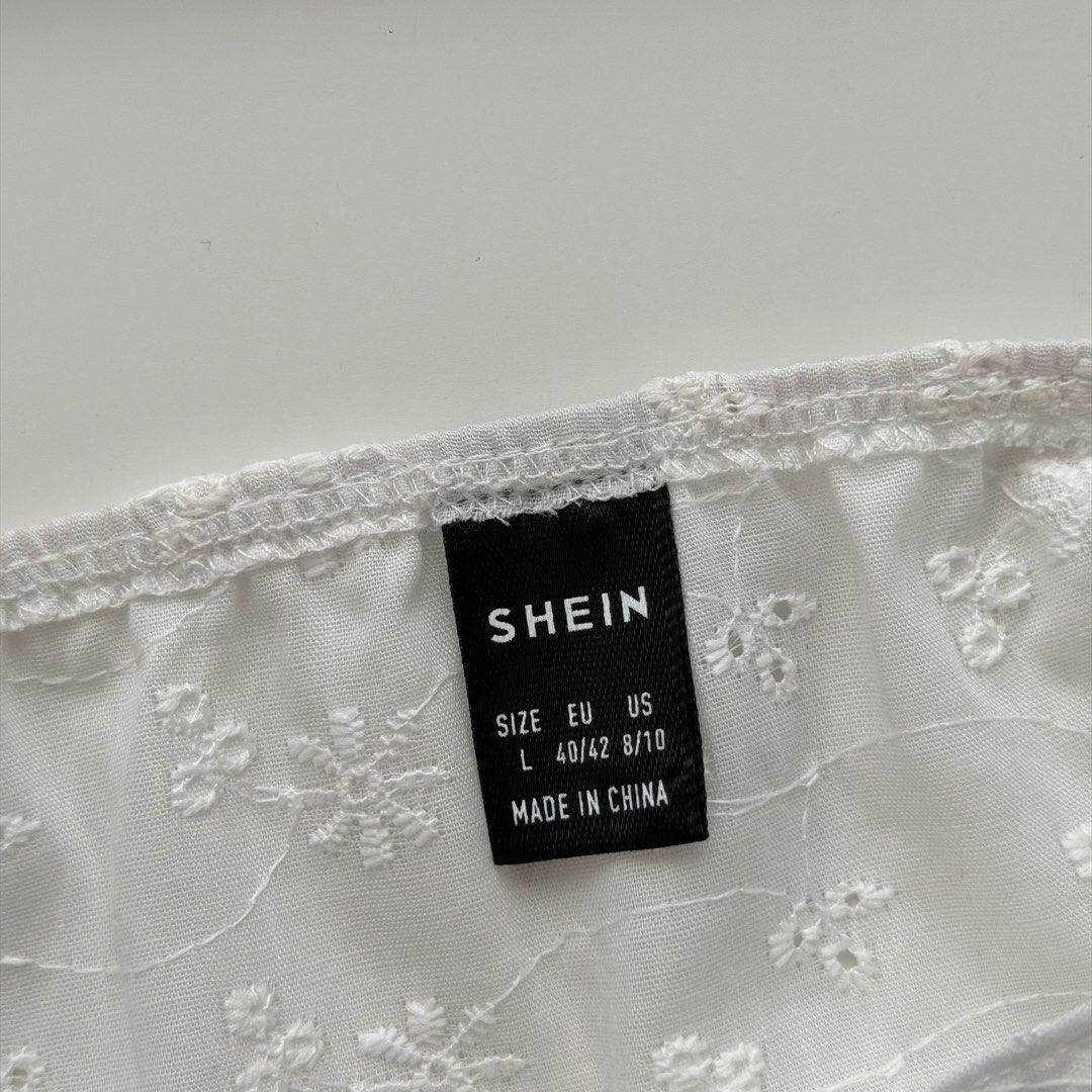 White Top With Lace Detail (Category: Sleeveless) located in Las Pinas. Submitted by francesca.finds (Listing ID 1460418145, Image 3). Description: - LAST PRICE - no photo when worn.