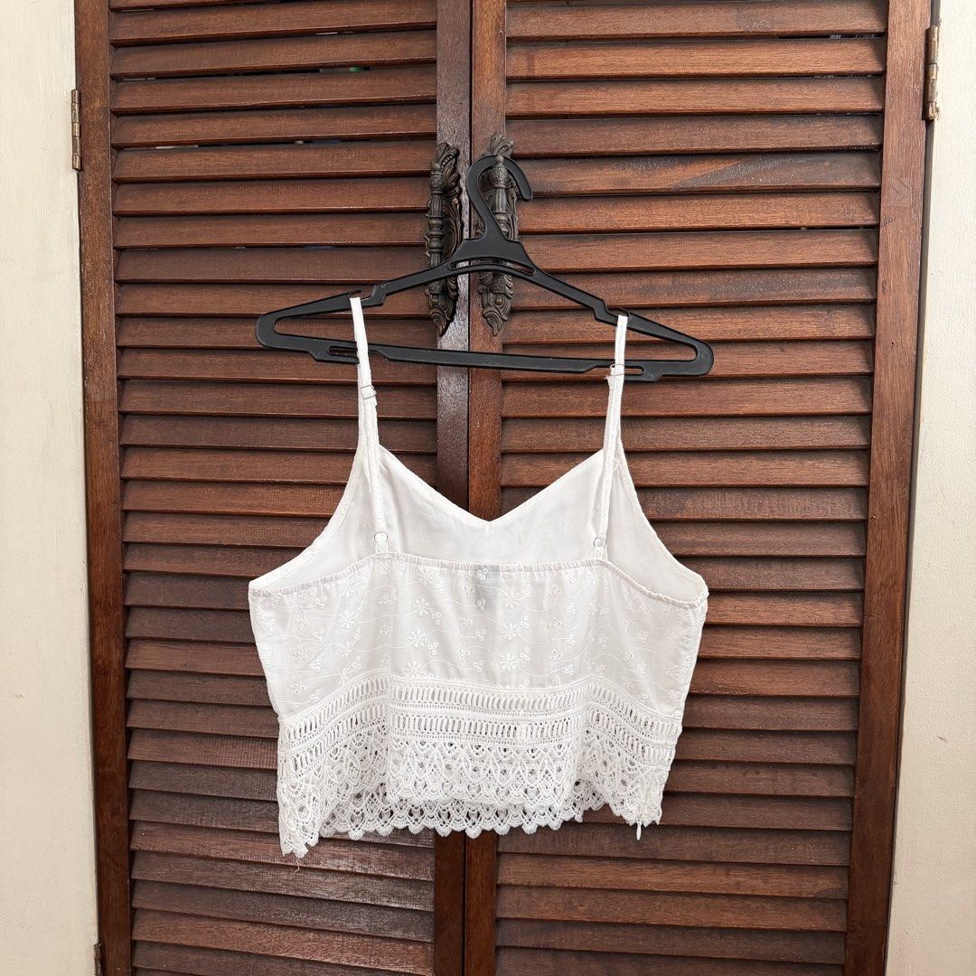 White Top With Lace Detail (Category: Sleeveless) located in Las Pinas. Submitted by francesca.finds (Listing ID 1460418145, Image 2). Description: - LAST PRICE - no photo when worn.