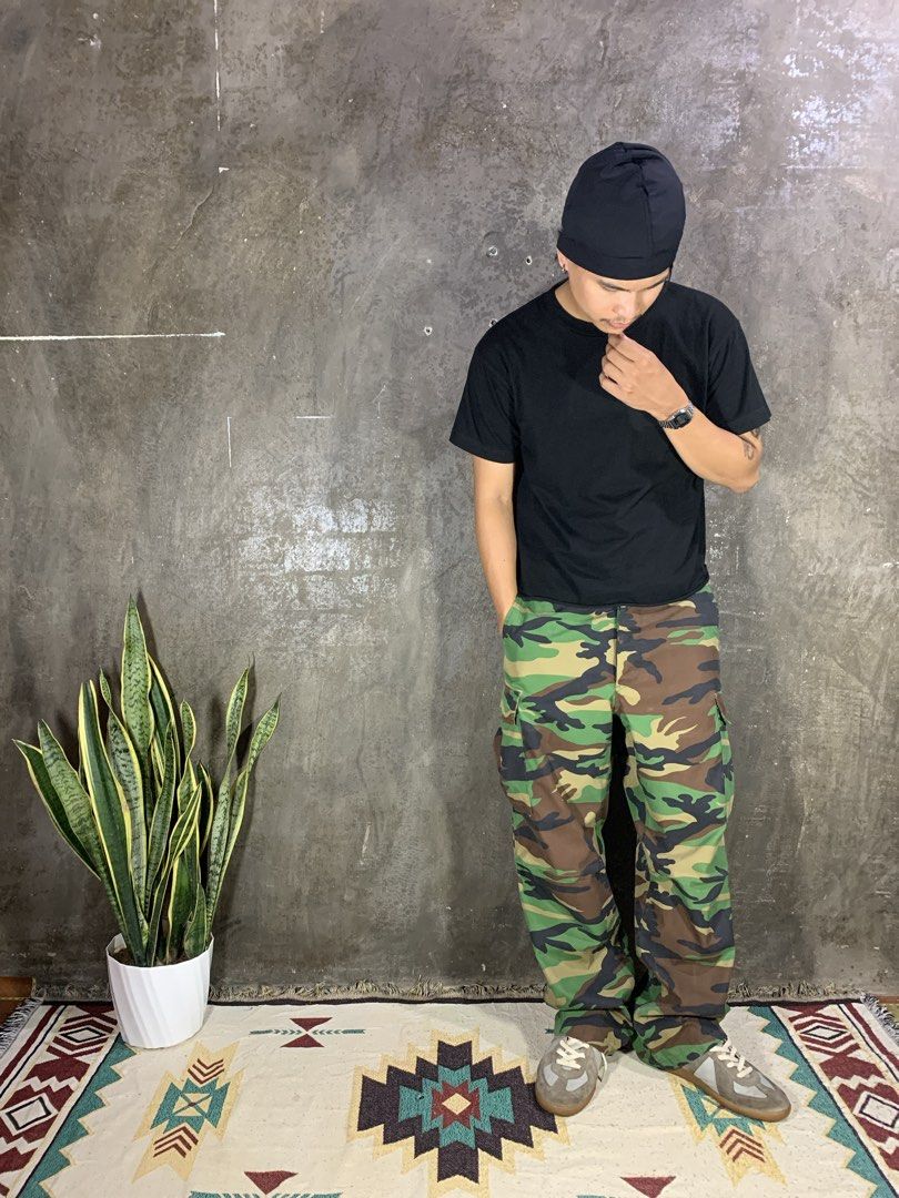 Wide Cargo Camouflage Pants (Category: Jeans) located in Aurora. Submitted by cpr_garments13 (Listing ID 1460475734, Image 2). Description: Models height 5’6 •Waist:33 •Thigh:13.5 •Length:40.5 •Leg opening:9.5 Excellent condition Replaced Button Need wash.