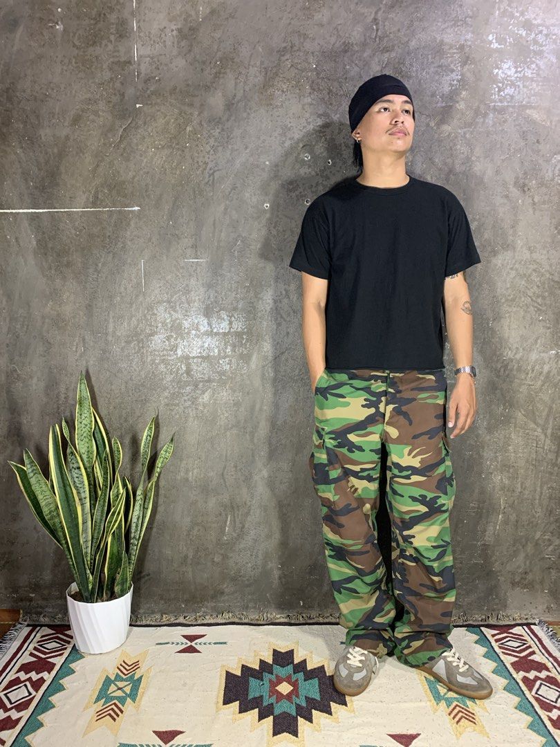Wide Cargo Camouflage Pants (Category: Jeans) located in Aurora. Submitted by cpr_garments13 (Listing ID 1460475734, Image 1). Description: Models height 5’6 •Waist:33 •Thigh:13.5 •Length:40.5 •Leg opening:9.5 Excellent condition Replaced Button Need wash.