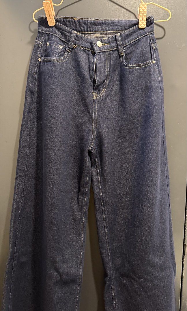Wide Leg Pants (Category: Jeans) located in Santa Rosa. Submitted by riii.gorl (Listing ID 1460453894, Image 1). Description: waistline: 26 inches.