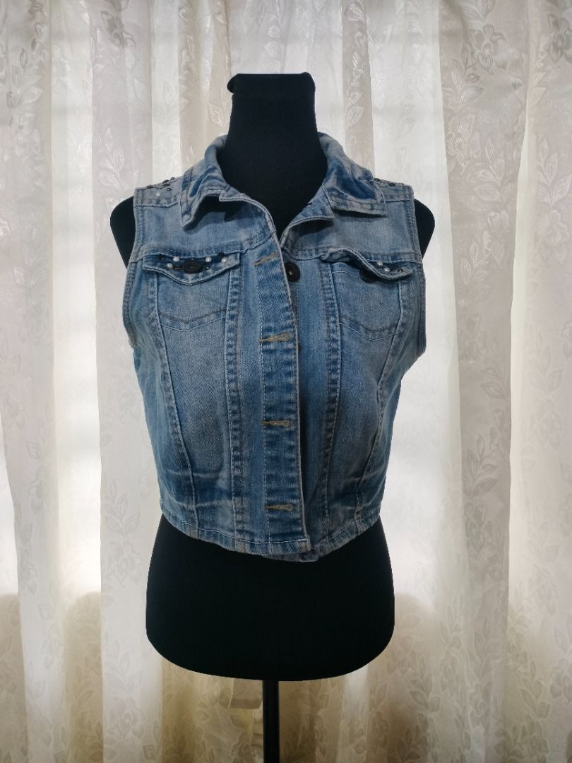 WILDFLOWER studded cropped denim vest (Category: Coats, Jackets and Outerwear) located in Baguio. Submitted by saintvalentinaaaaa (Listing ID 1460415895, Image 1). Description: .