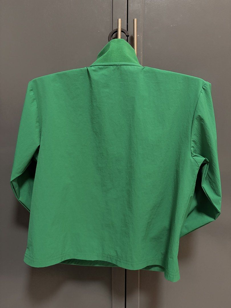 Wilson Green Windbreaker (Category: Coats, Jackets and Outerwear) located in Olongapo. Submitted by ocsan (Listing ID 1460490747, Image 3). Description: Wilson Green Windbreaker (Half-Zip) - Almost new, di nagamit sa labas. - L size indicated. - Dimes as follow (refer to last photo): A - 17.25” B - 18.5” C - 18” D - 21” E - 19” RFS: Declutter. Solid to. PM lang..