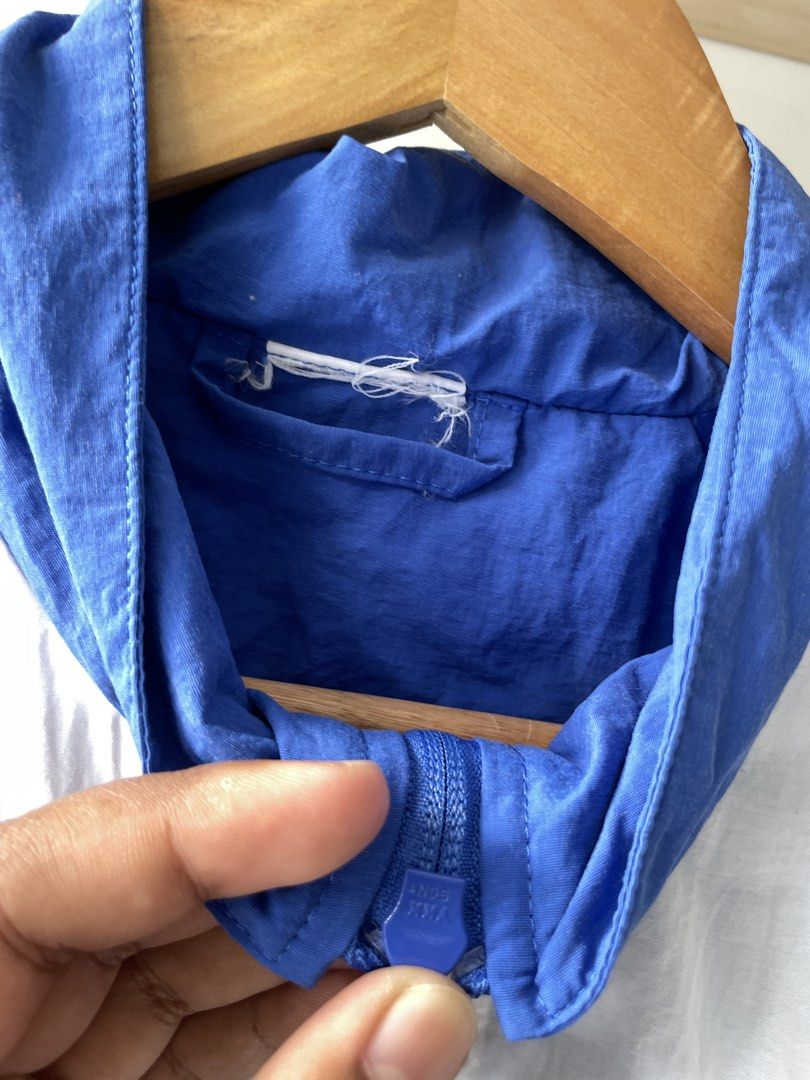 windbreaker cut tag (Category: Coats, Jackets and Outerwear) located in Manila. Submitted by kyleee_ld (Listing ID 1460391484, Image 3). Description: .
