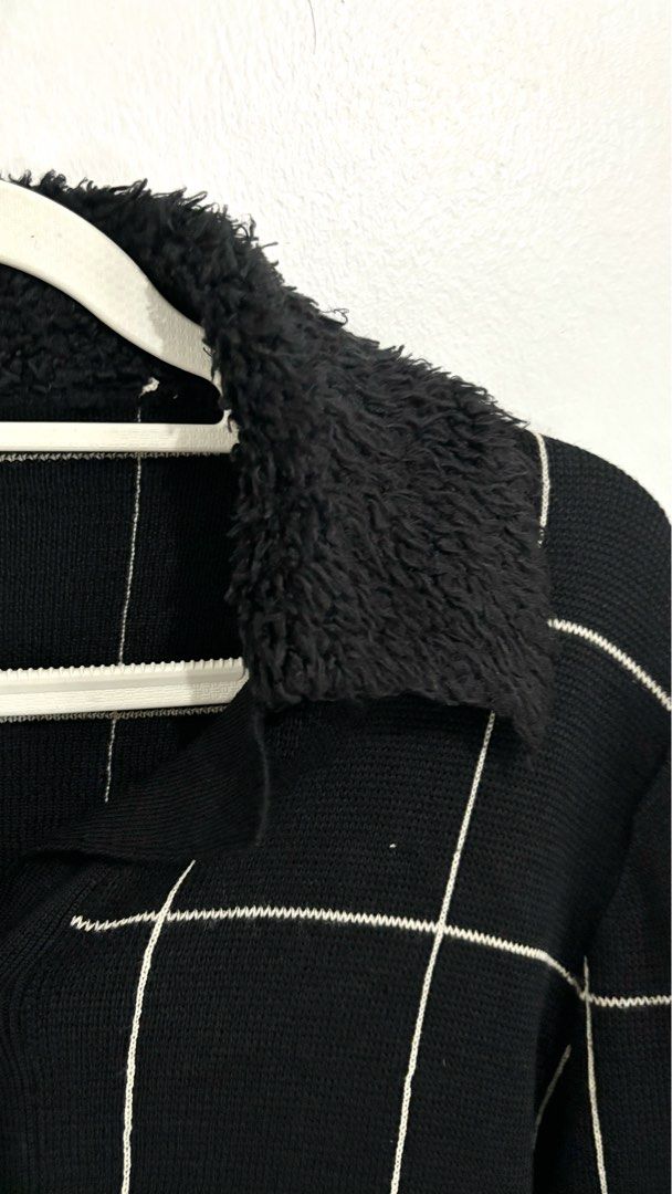 Windowpane Grid Button-Down Cardigan with Sherpa Collar (Category: Longsleeves) located in Caloocan City. Submitted by buymethisandthat (Listing ID 1460448218, Image 3). Description: ✨ Windowpane Grid Button-Down Cardigan with Sherpa Collar - ₱149 📌 CONDITION • Condition: 9/10 • Flaws: None visible 📏 SIZE • Tag Size: No size tag • Recommended: Fits Small to Medium.