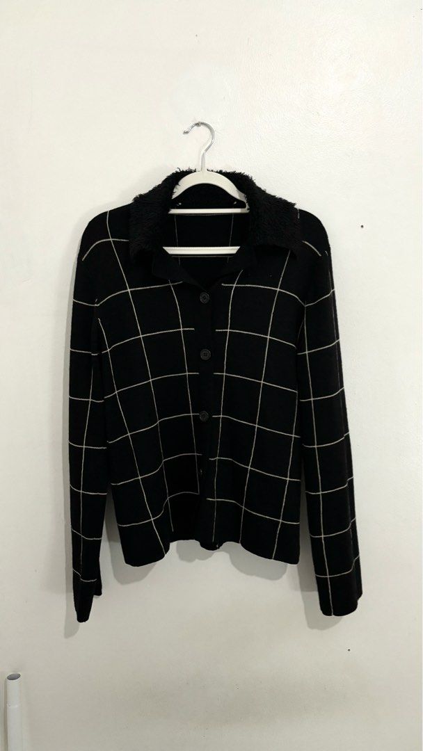 Windowpane Grid Button-Down Cardigan with Sherpa Collar (Category: Longsleeves) located in Caloocan City. Submitted by buymethisandthat (Listing ID 1460448218, Image 1). Description: ✨ Windowpane Grid Button-Down Cardigan with Sherpa Collar - ₱149 📌 CONDITION • Condition: 9/10 • Flaws: None visible 📏 SIZE • Tag Size: No size tag • Recommended: Fits Small to Medium.