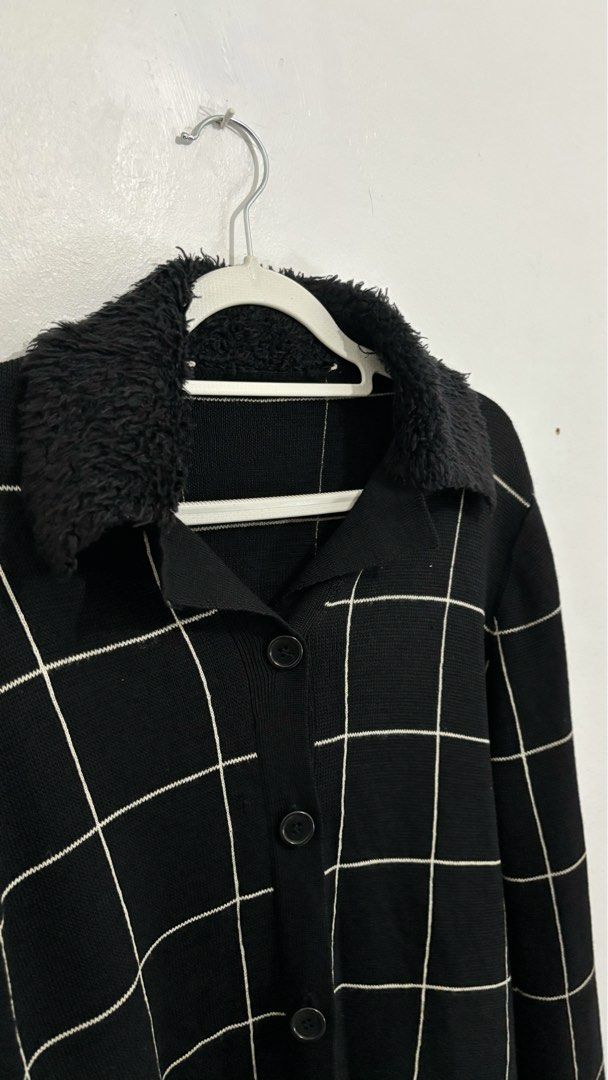 Windowpane Grid Button-Down Cardigan with Sherpa Collar (Category: Longsleeves) located in Caloocan City. Submitted by buymethisandthat (Listing ID 1460448218, Image 2). Description: ✨ Windowpane Grid Button-Down Cardigan with Sherpa Collar - ₱149 📌 CONDITION • Condition: 9/10 • Flaws: None visible 📏 SIZE • Tag Size: No size tag • Recommended: Fits Small to Medium.
