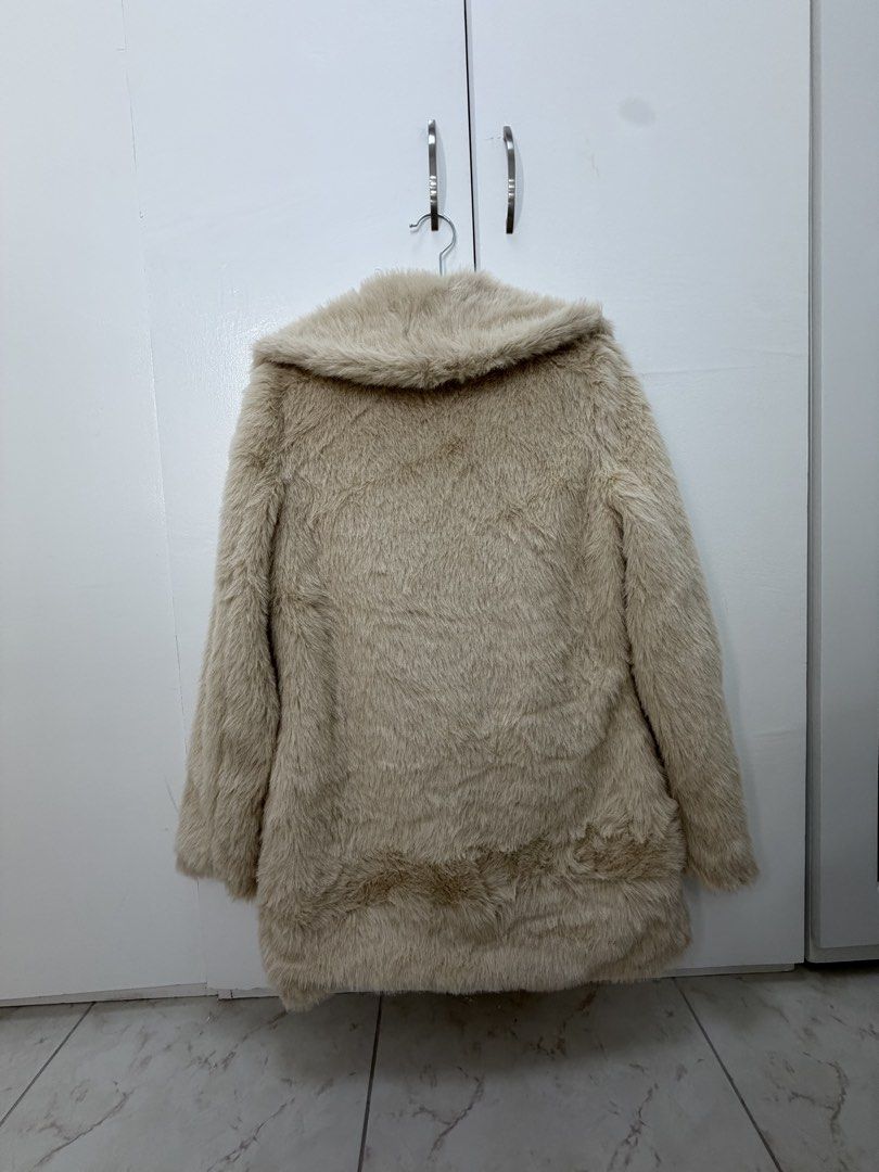 Winter Fur Coat (Category: Coats, Jackets and Outerwear) located in Quezon City. Submitted by 9ashcervantes_ (Listing ID 1460418396, Image 2). Description: Used once only.