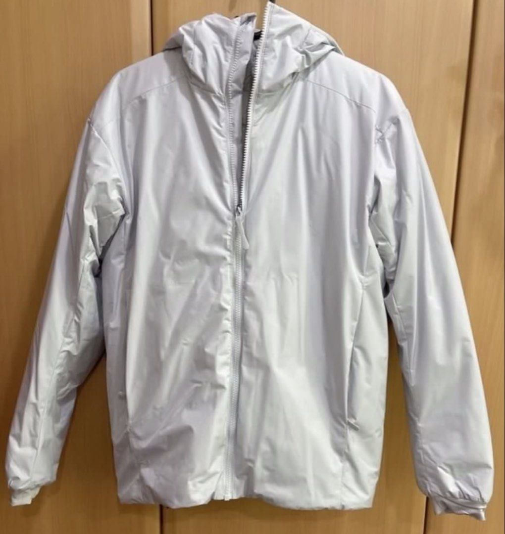 winter jacket (Category: Coats, Jackets and Outerwear) located in Singapore. Submitted by colpickens (Listing ID 1460416627, Image 3). Description: - Light grey winter jacket - Size: S, loose fit for 45-60kg - Features a hood and full zip closure - Practical and warm design .