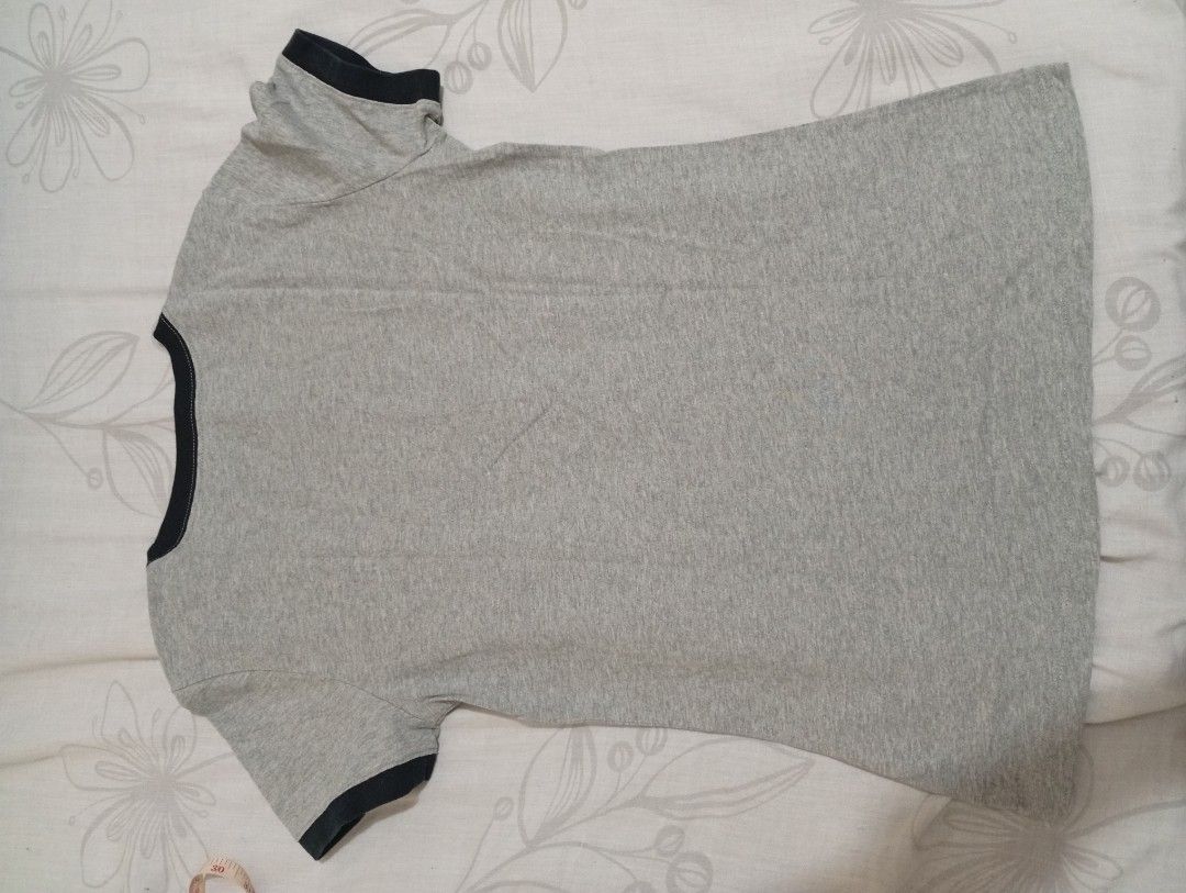 Women's Nike Graphic Ringer Tee (Category: Activewear) located in Cebu City. Submitted by dsomey (Listing ID 1460403237, Image 2). Description: The color lighting maybe different from the original color. Already washed. Payment first always! negotiable Pay shipping fee. I ship out the order in Saturdays only. I use gcash and only gcash no other paying apps. Pit-to-Pit: 17 Length: 25 Shoulder: 15 Sleeve Length: 6.5 No cancellation policy..