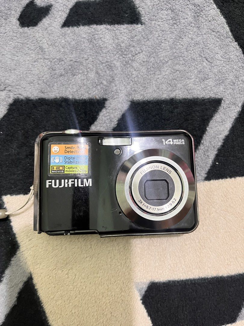 WORKING CAMERA FUJIFILM FINEPIX AV200 (Category: Cameras) located in Cebu City. Submitted by keenfox_c83ab6 (Listing ID 1460355181, Image 1). Description: working issue only no batt door mag foil method ka lang para mag on but body condition is 9/10 pa sobrang kinis pa and the output sobrang ganda crisp output promise!!😍✋🏻.