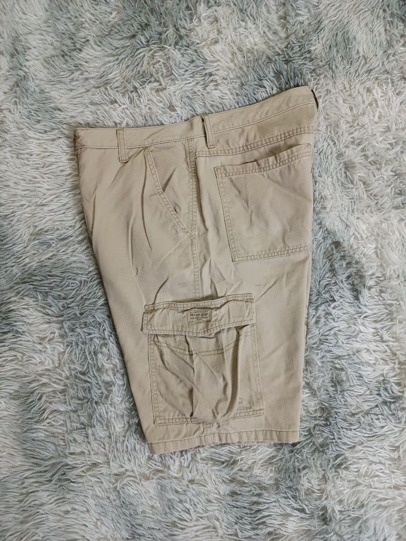 Wrangler Cargo Short (Category: Shorts) located in Mandaluyong City. Submitted by retro.199x (Listing ID 1460362824, Image 3). Description: SIZE 33 ON TAG Waist: 34-35 Length: 22.5 Thigh: 13.5 Leg Opening: 11.5 EXCELLENT CONDITION.