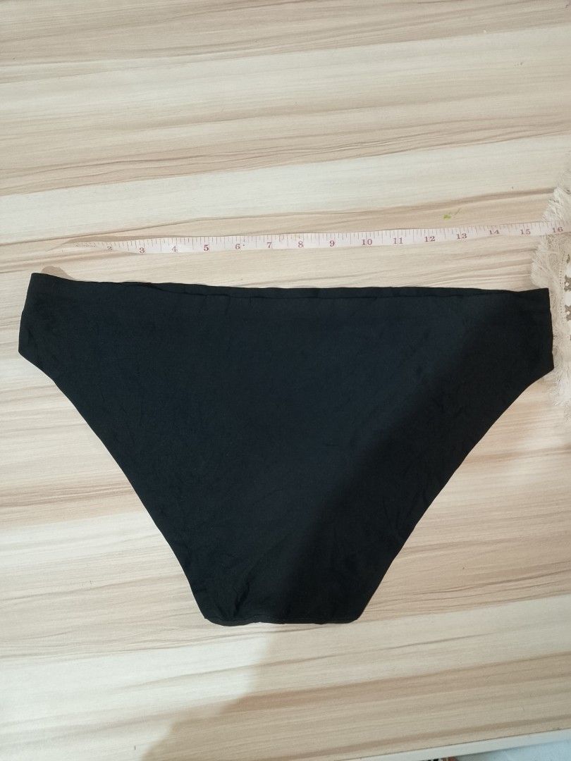 XL Black seamless panty (Category: Undergarments & Loungewear) located in Manila. Submitted by truecrystal-1407 (Listing ID 1460461358, Image 3). Description: - Basic black bikini style underwear - Made with soft fabric for ultimate comfort - Perfect for everyday wear - Features a simple and classic design - Versatile for layering or as loungewear.