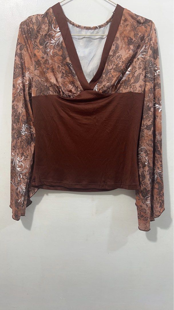Y2k / Boho brown longsleeves top (Category: Others Tops) located in Cavite. Submitted by wishie_collects (Listing ID 1460444648, Image 3). Description: Size Small on tag Brand New.