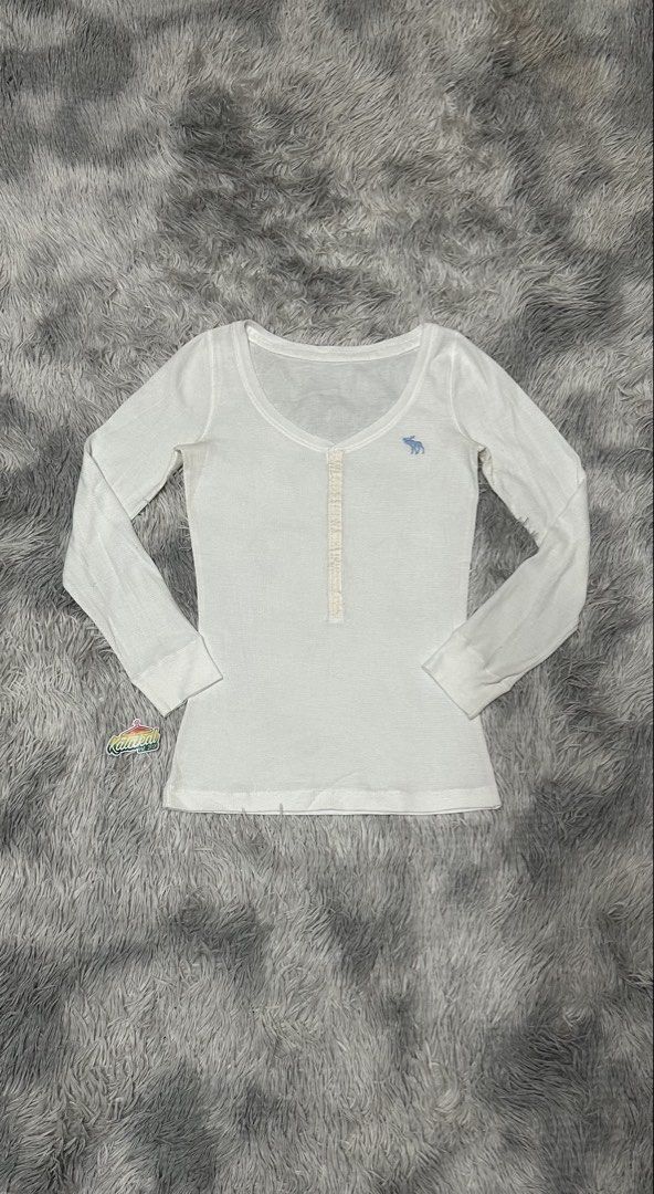 Y2k A&f henley top (Category: Longsleeves) located in Manila. Submitted by paulovenegaskalakal2020 (Listing ID 1460483544, Image 1). Description: For sale! Kalakal Y2k A&F henley top Abercr*mbie & fitch WOMENS Small to medium 14.5 width x 23 length inches Sleeves- 21.5 inches Missing tags Loose stitch Sign of usage Good MINE 899 +sf.
