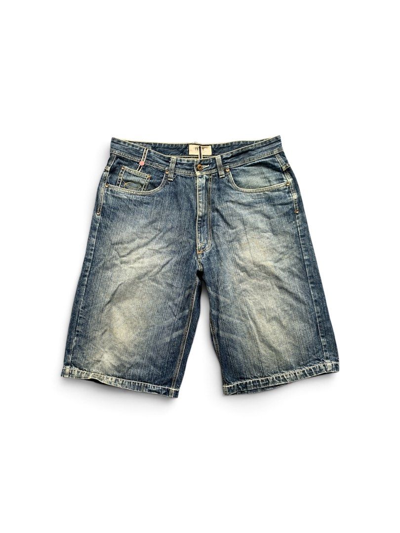 Y2K Baggy Jorts (Category: Shorts) located in Marikina City. Submitted by azaero (Listing ID 1460442532, Image 1). Description: W 36 x L 26.5 Color rate 9.5/10.