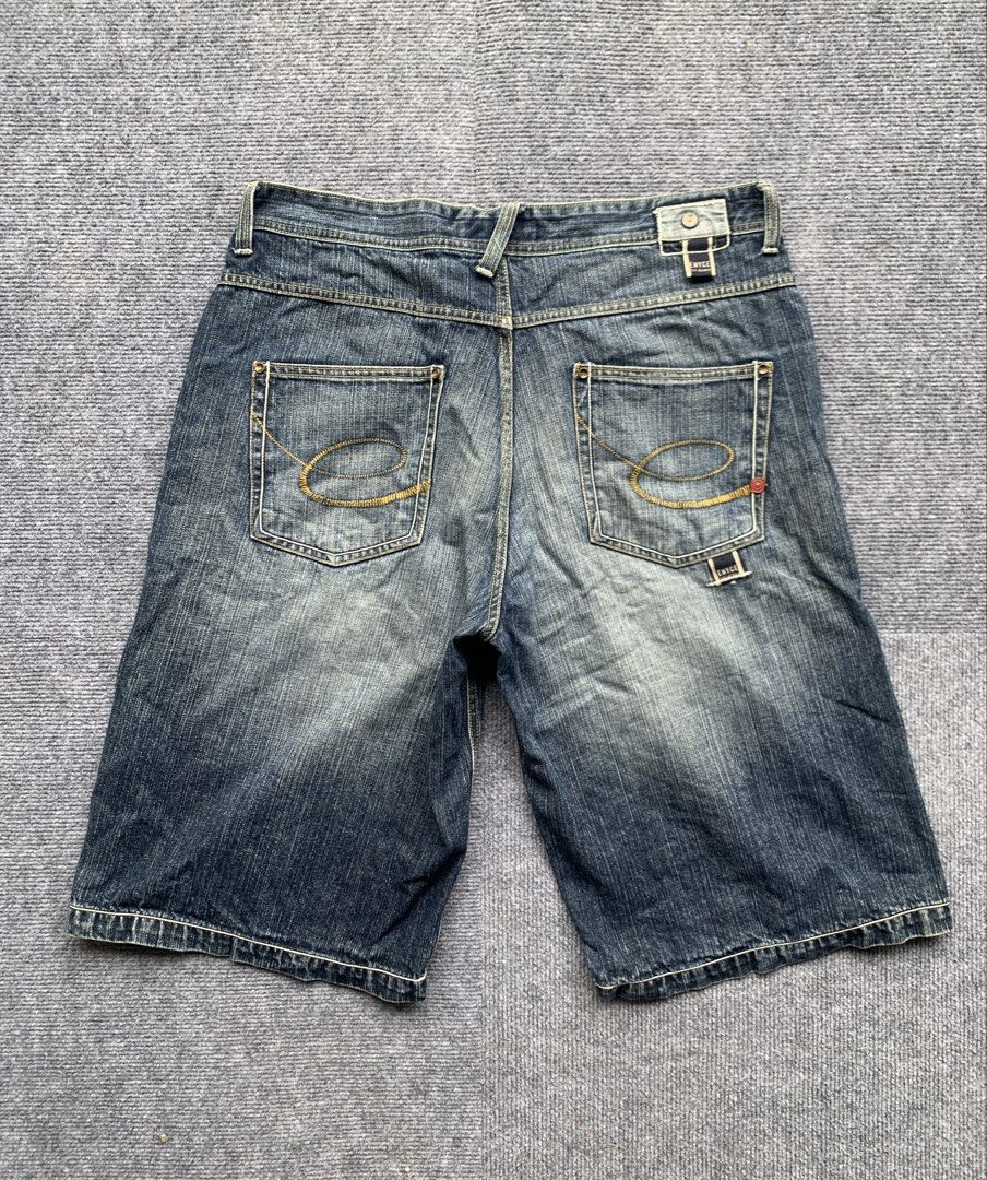 Y2K Baggy Jorts (Category: Shorts) located in Marikina City. Submitted by azaero (Listing ID 1460442532, Image 2). Description: W 36 x L 26.5 Color rate 9.5/10.