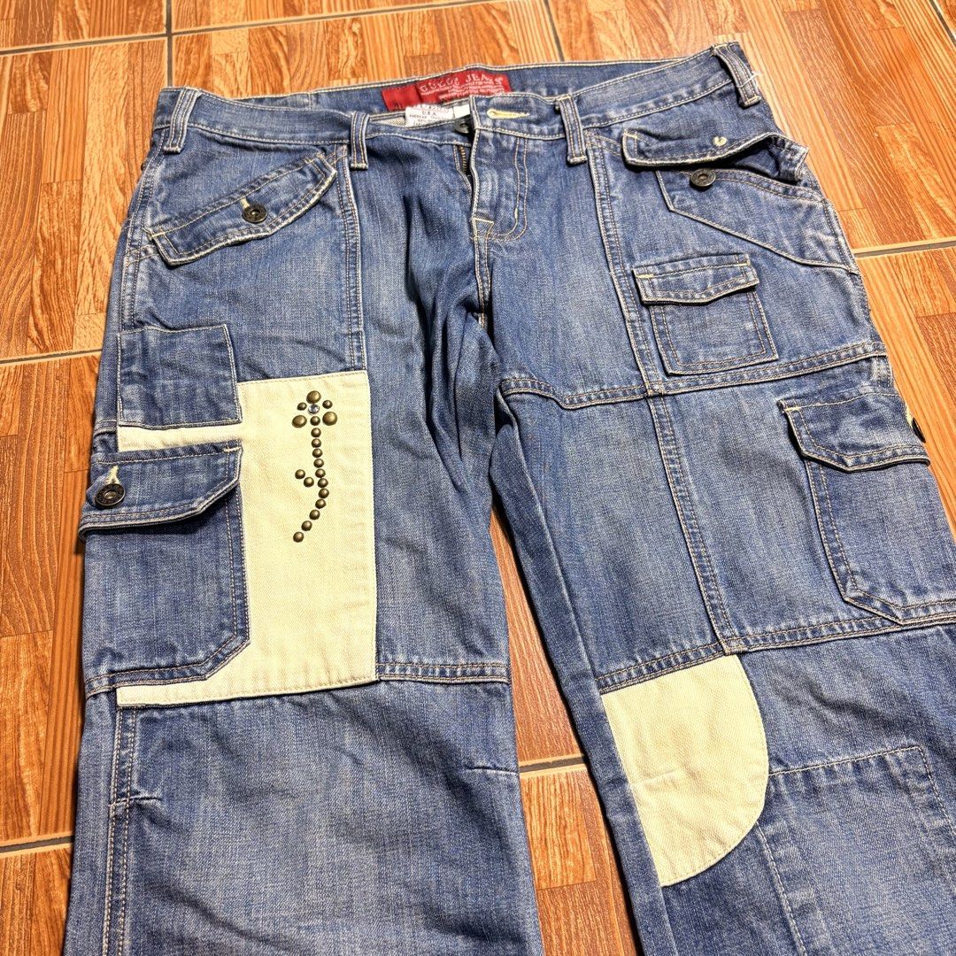 Y2K Guess Low Waist Patchwork Denim Cargo Pants (Category: Jeans) located in Quezon City. Submitted by dengkisbin (Listing ID 1460417011, Image 3). Description: sz 30 on tag.