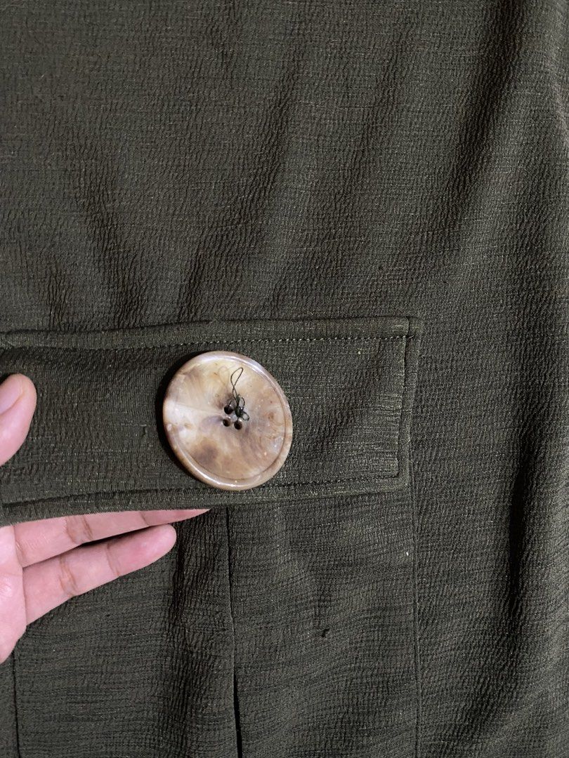 Zara Basic Olive Green Button Pocket T-Shirt Dress (Category: Dresses) located in Talisay. Submitted by ks_things (Listing ID 1460412791, Image 3). Description: - Zara Basic Olive Green T-Shirt Dress - Size: Medium - Features: Two front buttoned pockets, short sleeves - Fit: Relaxed - Style: Casual wear 📍Talisay City, Negros Occidental 💰Mode of payment - Gcash 📦Pick up/ Delivery via J&t ❗️No meet ups.