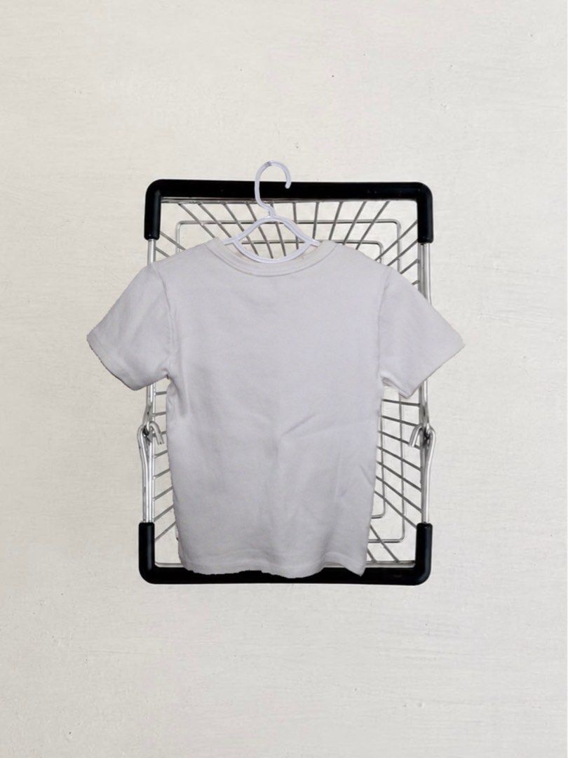 Zara Basic White T-Shirt (Category: Shirts) located in Davao. Submitted by femlueur (Listing ID 1460457632, Image 2). Description: size: small condition: excellent / rarely used fits true to size 📍 location: davao city payment via gcash / bank transfer 📦 shipping available nationwide through j&t, lbc, or your preferred courier 🛵 same-day delivery within davao city via grab or lalamove (shipping fee shouldered by the buyer) shipping fee will be