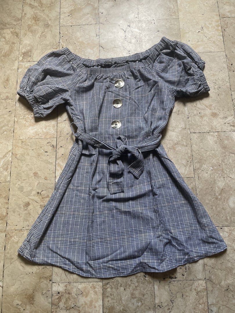 Zara Black Dress (Category: Dresses) located in Manila. Submitted by thriftgod67 (Listing ID 1460369126, Image 1). Description: No issues Signs of usage Best fits size S-L Rfs: decluttering 📍Pasig, Santolan.