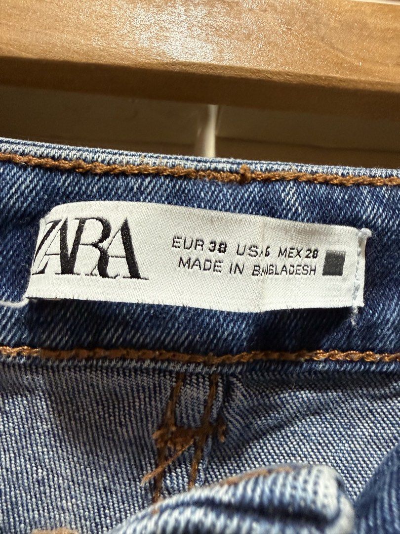 Zara Blue Denim Cropped Flare Jeans with Button Fly (Category: Jeans) located in Caloocan City. Submitted by oceans18 (Listing ID 1460467008, Image 2). Description: - Zara blue denim jeans - Cropped flare style - Frayed hem - Button-up fly - Made in Bangladesh - Size: US 6 / EUR 38.