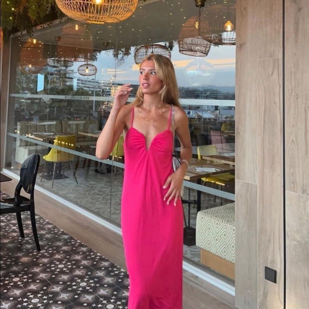 Zara BNWT Summer Midi Dress (Category: Dresses) located in Manila. Submitted by maurisio (Listing ID 1460499658, Image 3). Description: .