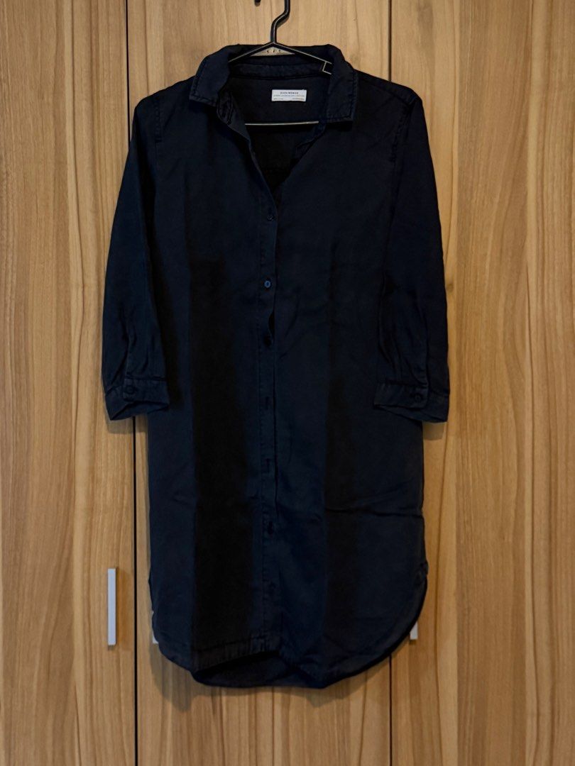 Zara button down dress (Category: Dresses) located in Quezon City. Submitted by steph_hgo (Listing ID 1460370555, Image 1). Description: Unused Just kept in closet Button down dress but can be used as outerwear Will fit up to semi medium frames.