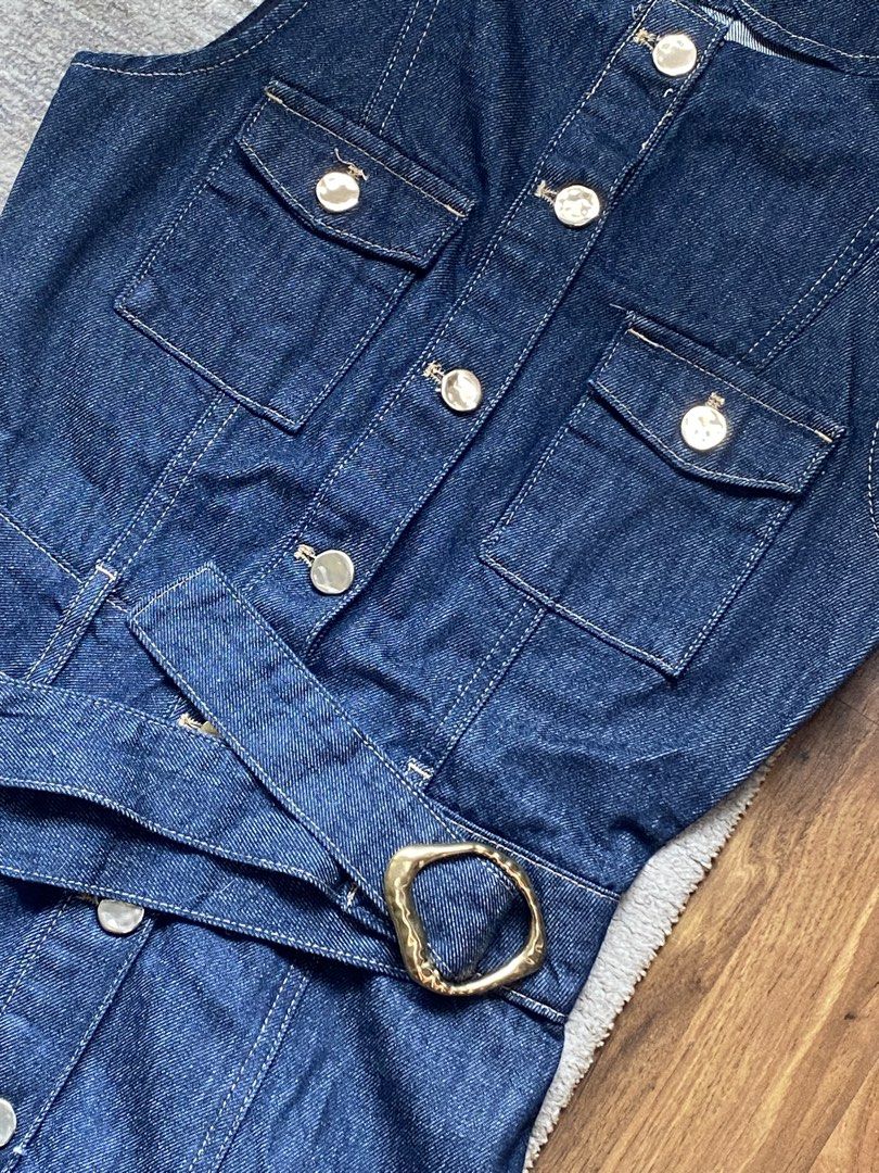 Zara denim midi / maxi button dress (Category: Dresses) located in Makati City. Submitted by kaykutz (Listing ID 1460311239, Image 3). Description: Never worn. Gifted. About 50 inches in length, fits well for an S size, gives a nice shape to body but i'm too short (5"2) for it. .
