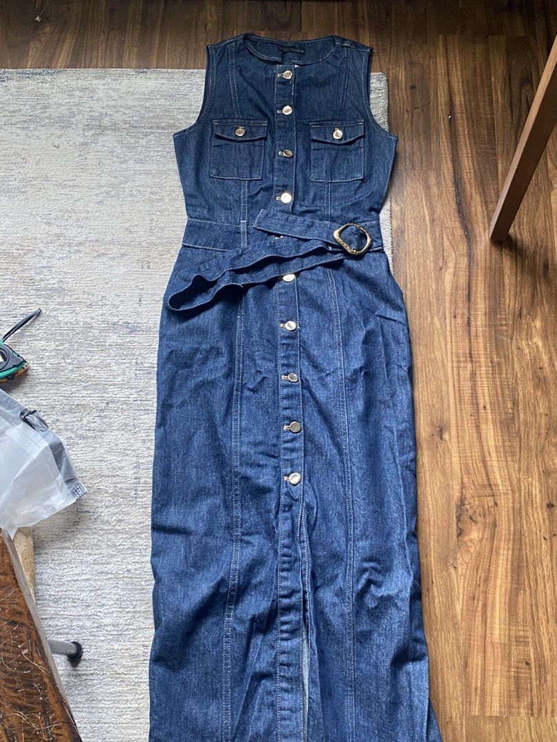 Zara denim midi / maxi button dress (Category: Dresses) located in Makati City. Submitted by kaykutz (Listing ID 1460311239, Image 2). Description: Never worn. Gifted. About 50 inches in length, fits well for an S size, gives a nice shape to body but i'm too short (5"2) for it. .